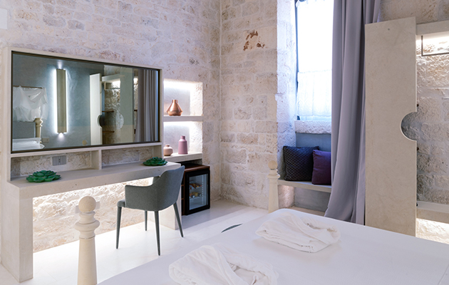 Vico Bianco Raro Rooms